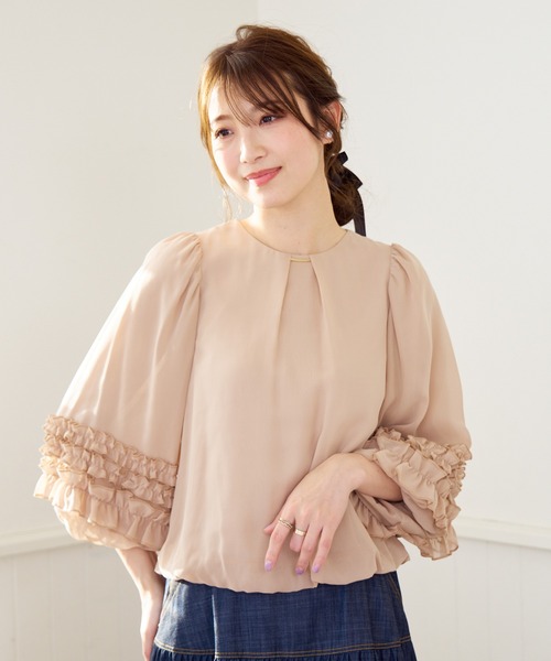 Rose Tiara(ローズティアラ)の「バルーンヘムブラウス(シャツ/ブラウス・レディース・ベージュ/ネイビー/オフホワイト・38/46/42)」の16枚目の写真