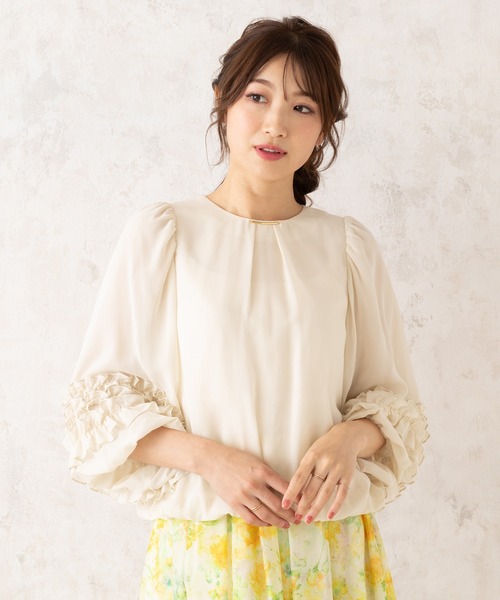 Rose Tiara(ローズティアラ)の「バルーンヘムブラウス(シャツ/ブラウス・レディース・ベージュ/ネイビー/オフホワイト・38/46/42)」の22枚目の写真