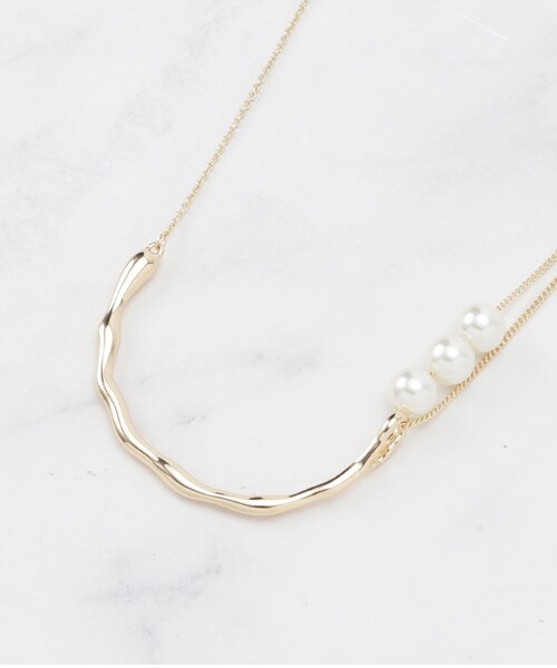 SHOO・LA・RUE（シューラルー）の「フェイクパールニュアンスネックレス（ネックレス・レディース・ピンクゴールド/ゴールド/シルバー・00）」の2枚目の写真