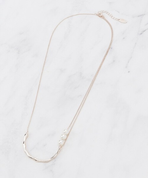 SHOO・LA・RUE（シューラルー）の「フェイクパールニュアンスネックレス（ネックレス・レディース・ピンクゴールド/ゴールド/シルバー・00）」の6枚目の写真