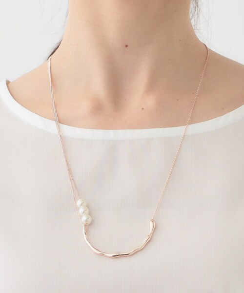 SHOO・LA・RUE（シューラルー）の「フェイクパールニュアンスネックレス（ネックレス・レディース・ピンクゴールド/ゴールド/シルバー・00）」の9枚目の写真