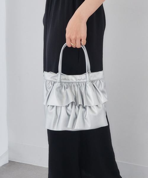 MAGASIN DE MODE Chou Chou(マガジンデモードシュシュ)の「【MAGASIN DE MODE Chou Chou】ラッフルミディトート フリル ミニトート バッグ ガーリー SNBD(トートバッグ・レディース・シルバー/ブラック/アイボリー・FREE)」の10枚目の写真