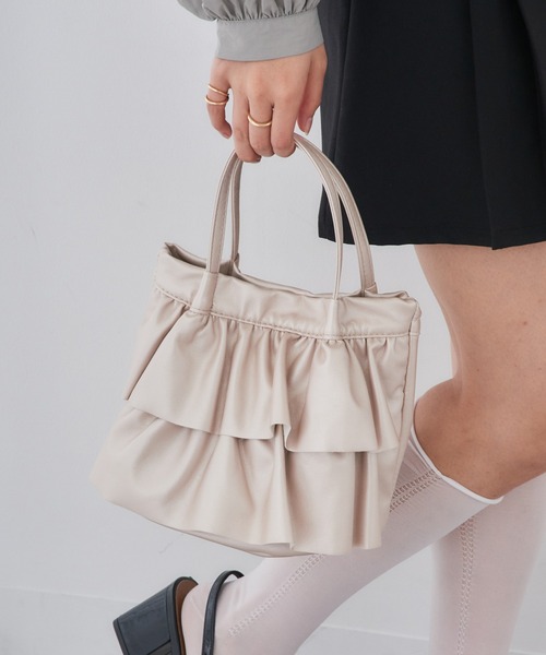 MAGASIN DE MODE Chou Chou(マガジンデモードシュシュ)の「【MAGASIN DE MODE Chou Chou】ラッフルミディトート フリル ミニトート バッグ ガーリー SNBD(トートバッグ・レディース・シルバー/ブラック/アイボリー・FREE)」の21枚目の写真