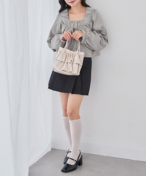 MAGASIN DE MODE Chou Chou(マガジンデモードシュシュ)の「【MAGASIN DE MODE Chou Chou】ラッフルミディトート フリル ミニトート バッグ ガーリー SNBD(トートバッグ・レディース・シルバー/ブラック/アイボリー・FREE)」の6枚目の写真