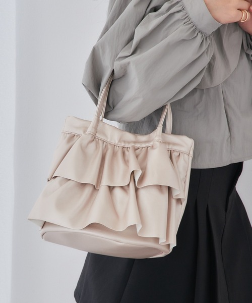 MAGASIN DE MODE Chou Chou(マガジンデモードシュシュ)の「【MAGASIN DE MODE Chou Chou】ラッフルミディトート フリル ミニトート バッグ ガーリー SNBD(トートバッグ・レディース・シルバー/ブラック/アイボリー・FREE)」の4枚目の写真