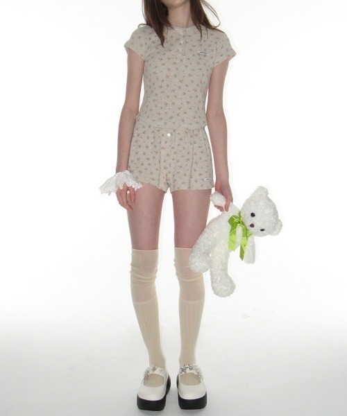 tシャツ 「CRANK」FLOWER HENLEY NECK TOP / 「クランク」フラワーヘンリーネックTシャツ レディース CRANK（クランク）の「【CRANK】FLOWER HENLEY NECK TOP