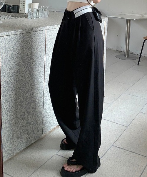 SEN TOKYO（セントーキョー）の「シンプルな中にトレンド感をプラス。ハイウエストロールダウン スラックス（スラックス・レディース・グレー/ブラック・S/M/L）」の2枚目の写真