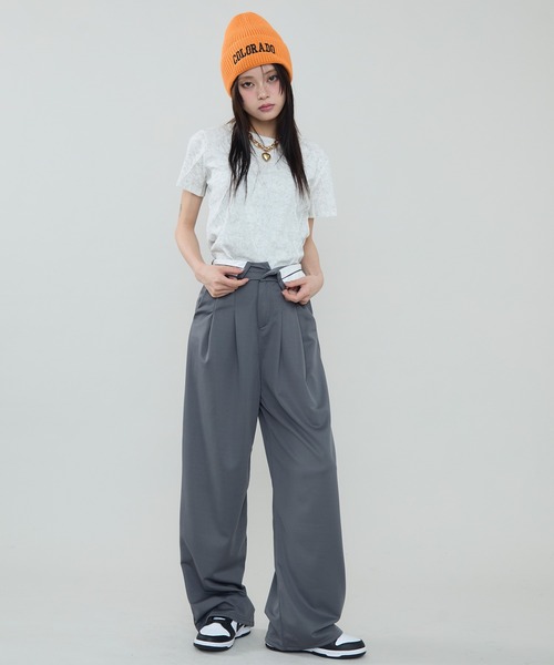 SEN TOKYO（セントーキョー）の「シンプルな中にトレンド感をプラス。ハイウエストロールダウン スラックス（スラックス・レディース・グレー/ブラック・S/M/L）」の4枚目の写真