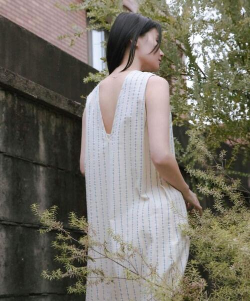 URBAN RESEARCH（アーバンリサーチ）の「new basic　インドコットンサッカーストライプワンピース（ワンピース・レディース・ライトベージュ/レッド・FREE）」の15枚目の写真