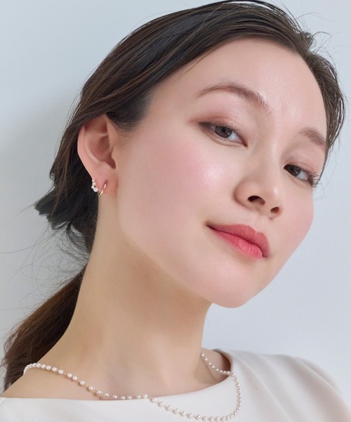 Phoebe(フィービィー)の「【痛くないシリーズ】ミルキーウェイパールフロートライトフィットイヤリング(イヤリング・レディース・イエローゴールド/シャンパン・FREE)」の6枚目の写真