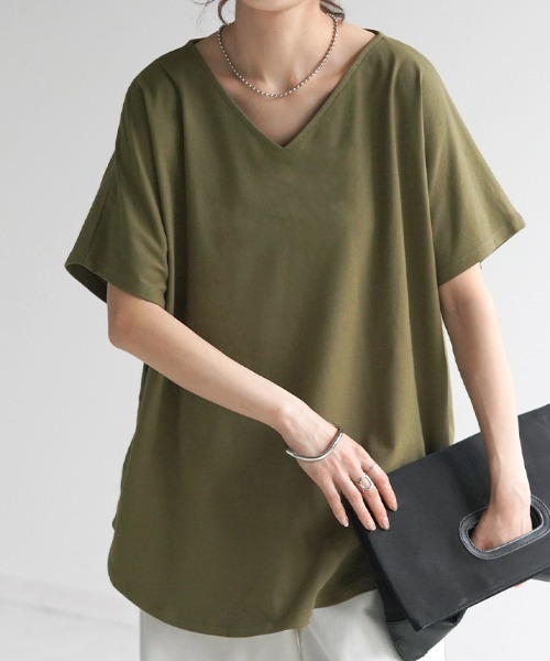 HUG.U(ハグユー)の「VネックドルマンTシャツ(Tシャツ/カットソー・レディース・グレイッシュブルー/カーキ/イエロー/グレー/レッド/パープル/ブラック/ホワイト・FREE)」の5枚目の写真