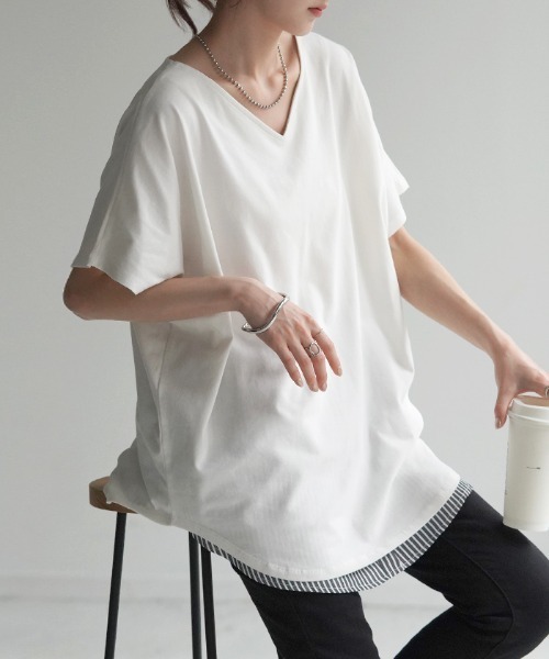 HUG.U(ハグユー)の「VネックドルマンTシャツ(Tシャツ/カットソー・レディース・グレイッシュブルー/カーキ/イエロー/グレー/レッド/パープル/ブラック/ホワイト・FREE)」の10枚目の写真