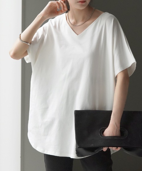 HUG.U(ハグユー)の「VネックドルマンTシャツ(Tシャツ/カットソー・レディース・グレイッシュブルー/カーキ/イエロー/グレー/レッド/パープル/ブラック/ホワイト・FREE)」の9枚目の写真