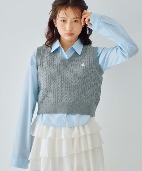 archives（アルシーヴ）の「Ｖネックケーブルニットベスト×シャツＳＥＴ（アンサンブル・レディース・ピンク/ネイビー/シルバーグレー/グレー・MEDIUM）」の5枚目の写真