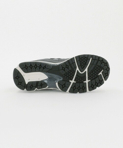 NEW BALANCE(ニューバランス)の「<New Balance>U2002R/D スニーカー(スニーカー・レディース・ダークグレー/ベージュ・22.5cm/23cm/25.5cm/24.5cm/24cm/23.5cm/25cm)」の8枚目の写真