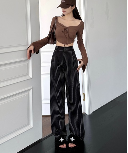 SHEPP(シープ)の「【通勤・通学】ハイウエスト ピンストライプ ワイドパンツ(スラックス・レディース・ブラック/ネイビー/グレー・S/M)」の13枚目の写真