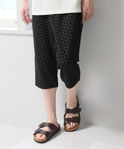 TopIsm(トップイズム)の「リップル素材 総柄7分丈パンツ(その他パンツ・メンズ・その他2/その他5/その他1/その他4/その他3・M/LL/L)」の3枚目の写真