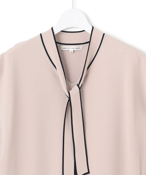 23区 S(ニジュウサンクチイサイサイズ)の「【洗える】レーヨンポリエステルストレッチ ボウタイ ニット(ニット/セーター・レディース・ベージュ系/ブラック系/ライトグレー系・32)」の12枚目の写真