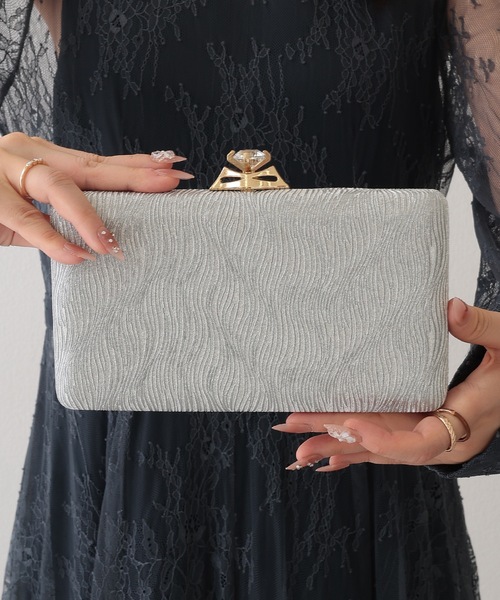 Lace Ladies(レースレディース)の「ビジュー バックル付き ラメ ウェーブ バッグ(クラッチバッグ・レディース・ブラック/ベージュ/ピンク/シルバー/シャンパン・FREE)」の9枚目の写真