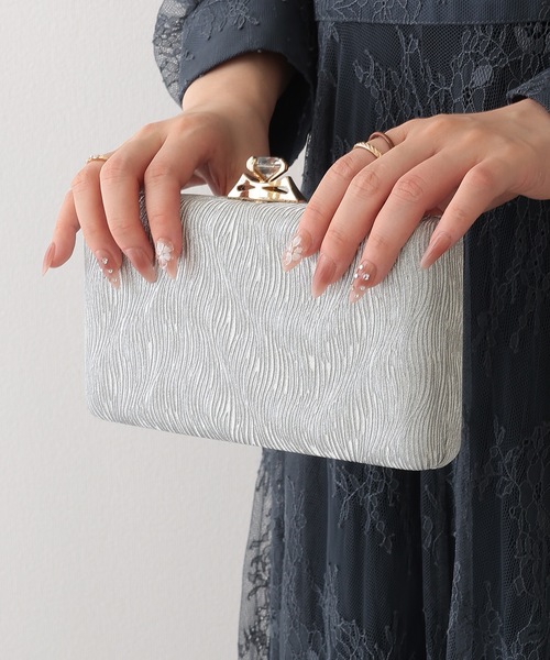 Lace Ladies(レースレディース)の「ビジュー バックル付き ラメ ウェーブ バッグ(クラッチバッグ・レディース・ブラック/ベージュ/ピンク/シルバー/シャンパン・FREE)」の10枚目の写真