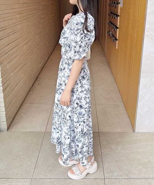 INGNI（イング）の「デコルテオープン花柄ワンピース（ワンピース・レディース・ホワイト系1/ホワイト×ネイビー・M）」の14枚目の写真