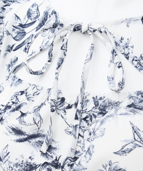 INGNI（イング）の「デコルテオープン花柄ワンピース（ワンピース・レディース・ホワイト系1/ホワイト×ネイビー・M）」の19枚目の写真