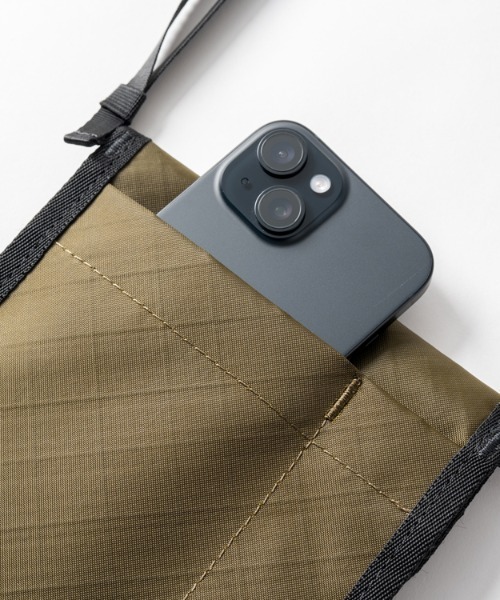 Snow Peak(スノーピーク)の「ECOPAK Travel Pouch / 雪峰祭2025春限定(ショルダーバッグ・メンズ・ブラック/オリーブ/ホワイト・ONE SIZE)」の5枚目の写真