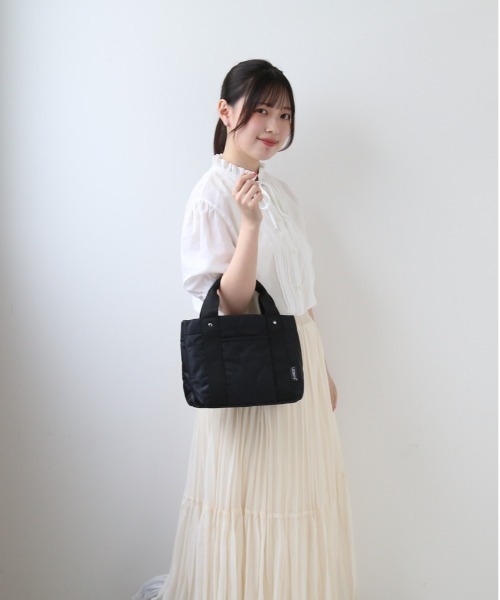 LIZDAYS（リズデイズ）の「LIZDAYS 3仕切りキルティングデザインミニバッグ（トートバッグ・レディース・グリーン系その他/ブラック/ダークグレー/ベージュ・FREE）」の5枚目の写真