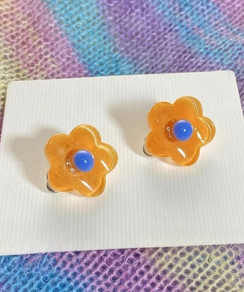 yu-ka(ユーカ)の「YU-KA:フラワーデザインポップイヤリング flower design pop earring(イヤリング・レディース・ブルー/グリーン/ピンク/レッド/パープル/イエロー/オレンジ・FREE)」の7枚目の写真