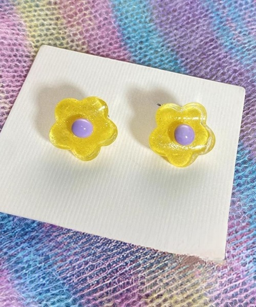 yu-ka(ユーカ)の「YU-KA:フラワーデザインポップイヤリング flower design pop earring(イヤリング・レディース・ブルー/グリーン/ピンク/レッド/パープル/イエロー/オレンジ・FREE)」の8枚目の写真