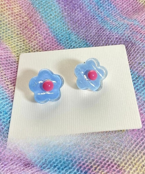 yu-ka(ユーカ)の「YU-KA:フラワーデザインポップイヤリング flower design pop earring(イヤリング・レディース・ブルー/グリーン/ピンク/レッド/パープル/イエロー/オレンジ・FREE)」の10枚目の写真