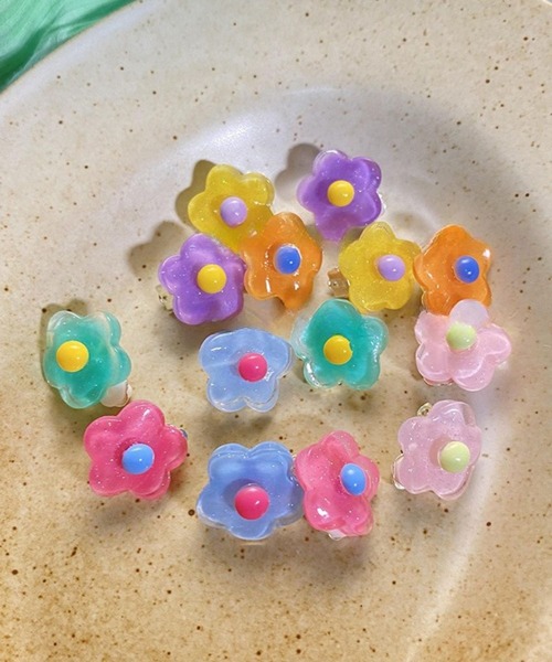 yu-ka(ユーカ)の「YU-KA:フラワーデザインポップイヤリング flower design pop earring(イヤリング・レディース・ブルー/グリーン/ピンク/レッド/パープル/イエロー/オレンジ・FREE)」の11枚目の写真