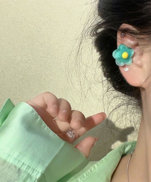 yu-ka(ユーカ)の「YU-KA:フラワーデザインポップイヤリング flower design pop earring(イヤリング・レディース・ブルー/グリーン/ピンク/レッド/パープル/イエロー/オレンジ・FREE)」の12枚目の写真