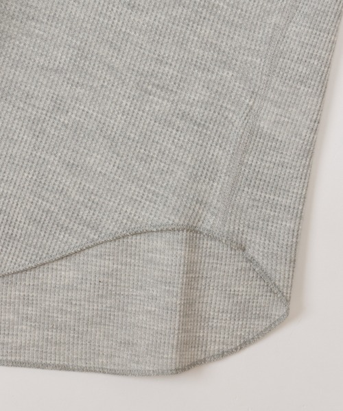 HANES（ヘインズ）の「【Hanes/ヘインズ】レディース タートルネックロングTシャツ（Tシャツ/カットソー・レディース・ヘザーグレー/パープル系その他2/オフホワイト/ダークネイビー・FREE）」の6枚目の写真