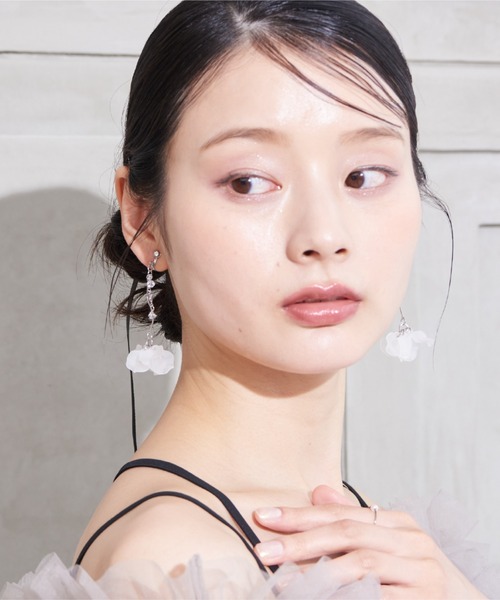 Cupid Heart(キューピッドハート)の「【Cupid Heart】結婚式用!シアーフラワーイヤリング(イヤリング・レディース・シルバー/ゴールド・MEDIUM)」の6枚目の写真