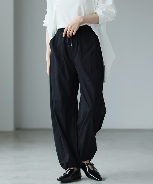 itto...(イット)の「ナチュラルワッシャー裾ドロスト付2WAYバレルレッグパンツ(その他パンツ・レディース・ブラック/オフホワイト/ライトオリーブ/ダークカーキ・M)」の2枚目の写真