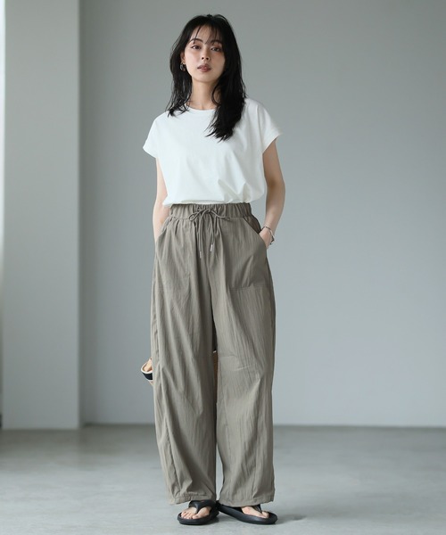 itto...(イット)の「ナチュラルワッシャー裾ドロスト付2WAYバレルレッグパンツ(その他パンツ・レディース・ブラック/オフホワイト/ライトオリーブ/ダークカーキ・M)」の8枚目の写真