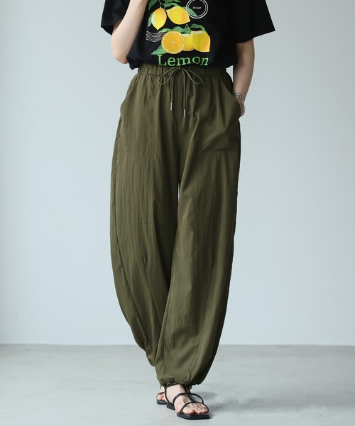 itto...(イット)の「ナチュラルワッシャー裾ドロスト付2WAYバレルレッグパンツ(その他パンツ・レディース・ブラック/オフホワイト/ライトオリーブ/ダークカーキ・M)」の21枚目の写真