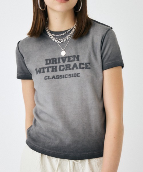 MOUSSY（マウジー）の「BLURRED LOGO Tシャツ（Tシャツ/カットソー・レディース・ライトブラック/ピンク/オフホワイト/ネイビー・FREE）」の3枚目の写真