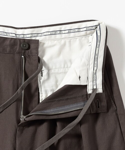 BEAMS（ビームス）の「ワイドストレート 2プリーツ チノ パンツ（その他パンツ・メンズ・ベージュ/ネイビー/チャコールグレー・S/M/L/XL）」の5枚目の写真