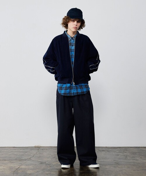 BEAMS（ビームス）の「ワイドストレート 2プリーツ チノ パンツ（その他パンツ・メンズ・ベージュ/ネイビー/チャコールグレー・S/M/L/XL）」の21枚目の写真