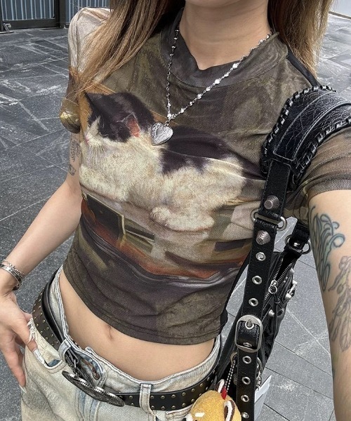 CELENA BEATS(セレナビーツ)の「【猫プリント × シアー素材】キャットフォト グラフィック シアー メッシュ クロップド Tシャツ(Tシャツ/カットソー・レディース・アーミー・S/M/L)」の15枚目の写真