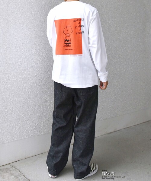 PEANUTS(ピーナッツ)の「SHIPS any: SNOOPY コラボ 75th グラフィック プリント Tシャツ(ロンT)◇(Tシャツ/カットソー・メンズ・ホワイト系/ライトホワイト/ブラック/ホワイト・MEDIUM/LARGE/X-LARGE)」の6枚目の写真