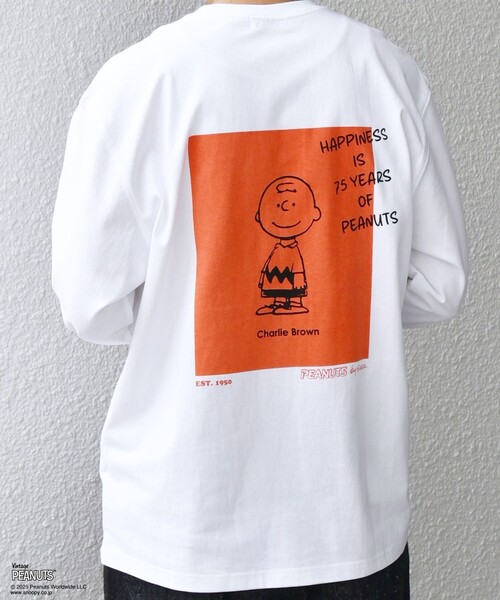 PEANUTS(ピーナッツ)の「SHIPS any: SNOOPY コラボ 75th グラフィック プリント Tシャツ(ロンT)◇(Tシャツ/カットソー・メンズ・ホワイト系/ライトホワイト/ブラック/ホワイト・MEDIUM/LARGE/X-LARGE)」の7枚目の写真