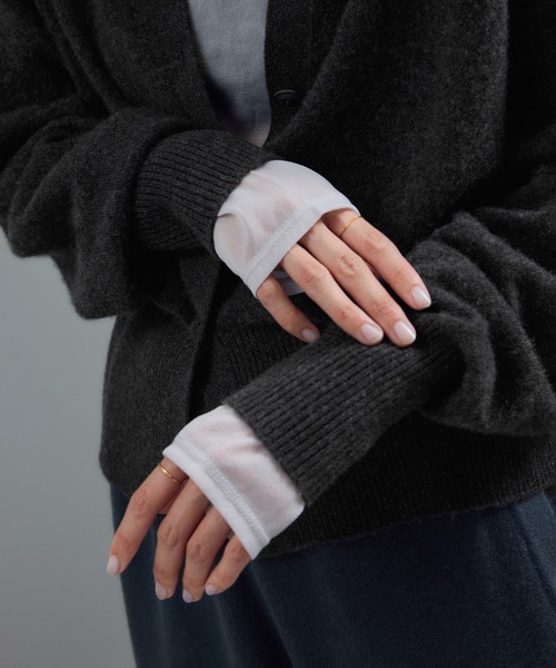 SALON adam et rope'(サロン アダム エ ロペ)の「カシミヤクルーネックニットカーディガン(カーディガン/ボレロ・レディース・ベージュ系その他/イエロー系その他/チャコールグレー・FREE)」の9枚目の写真