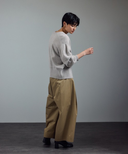 SALON adam et rope'(サロン アダム エ ロペ)の「カシミヤクルーネックニットカーディガン(カーディガン/ボレロ・レディース・ベージュ系その他/イエロー系その他/チャコールグレー・FREE)」の10枚目の写真
