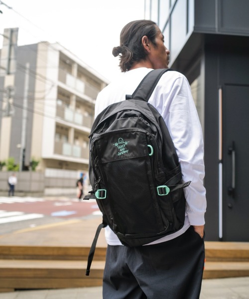THRASHER(スラッシャー)の「【THRASHER/スラッシャー】BackPack 30L 撥水加工 バックパック(バックパック/リュック・メンズ・ブラック/ブラック系その他/オフホワイト・FREE)」の3枚目の写真