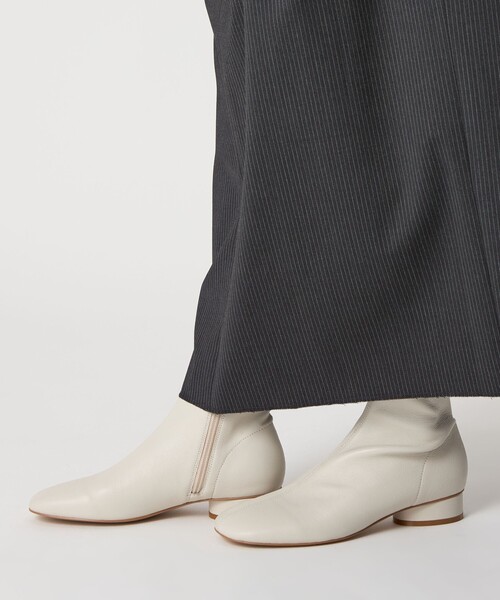 ODETTE E ODILE(オデットエオディール)の「ソフトストレッチ ショートブーツ25↑(ブーツ・レディース・オフホワイト/ブラック・22.5cm/23.5cm/23cm/24.5cm/24cm/25cm)」の4枚目の写真