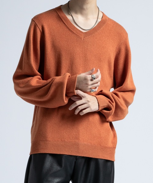 CASPER JOHN（キャスパージョン）の「Wool cotton high gauge V-neck sweater / ウールコットンハイゲージVネックセーター（ニット/セーター・メンズ・オレンジ/ブラック/アイボリー/ブルー・LARGE/MEDIUM/SMALL/X-SMALL）」の4枚目の写真