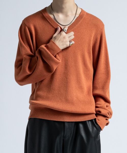 CASPER JOHN（キャスパージョン）の「Wool cotton high gauge V-neck sweater / ウールコットンハイゲージVネックセーター（ニット/セーター・メンズ・オレンジ/ブラック/アイボリー/ブルー・LARGE/MEDIUM/SMALL/X-SMALL）」の9枚目の写真